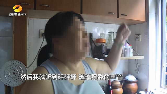 长沙一小区电动车凌晨引发火灾，黑烟直冲二楼